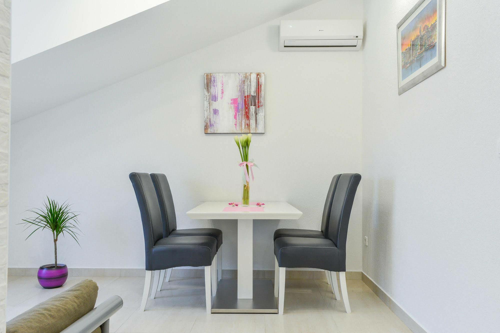 Luxury Apartments Villa Tea โตรกีร์ ภายนอก รูปภาพ