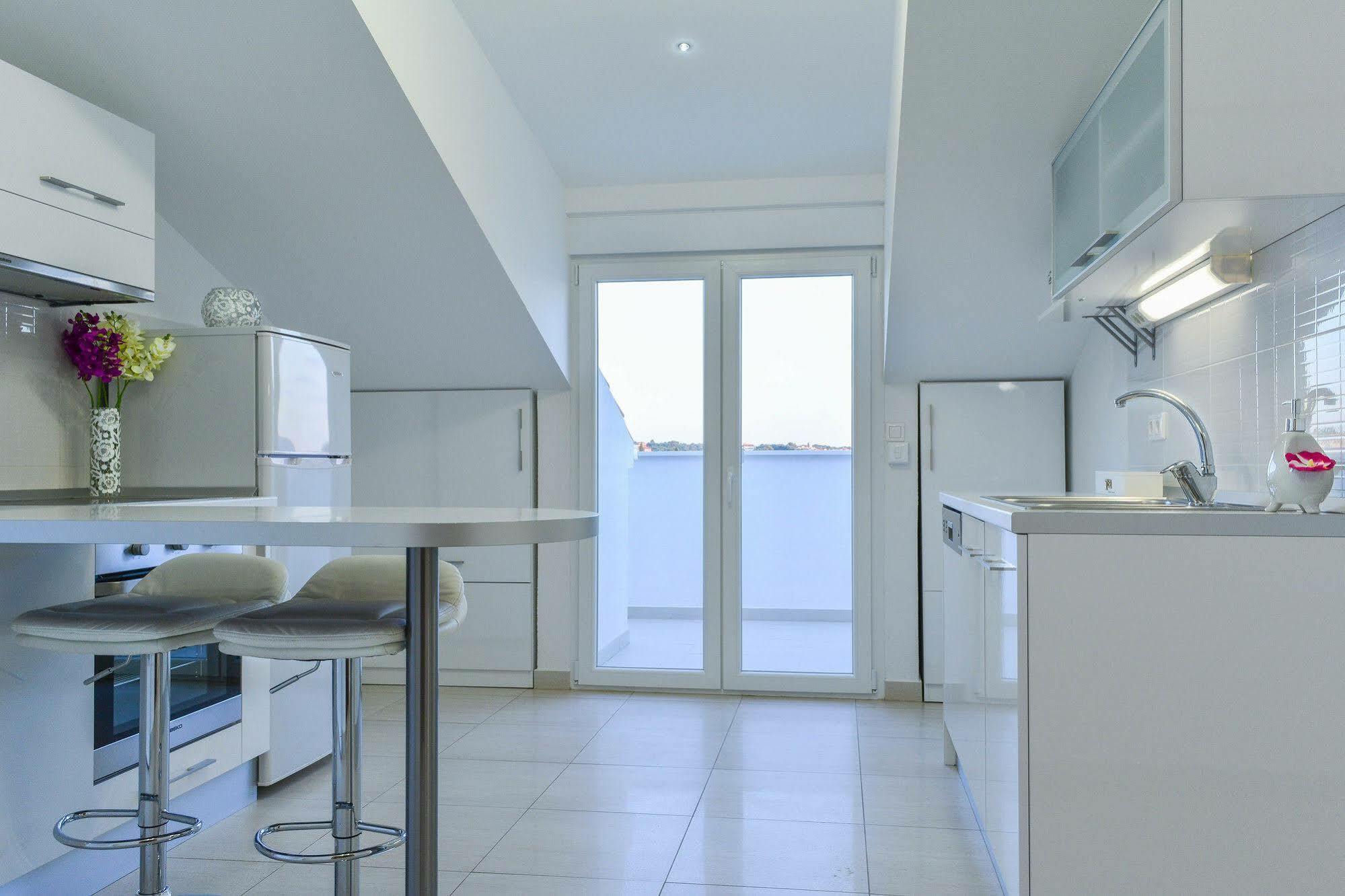 Luxury Apartments Villa Tea โตรกีร์ ภายนอก รูปภาพ
