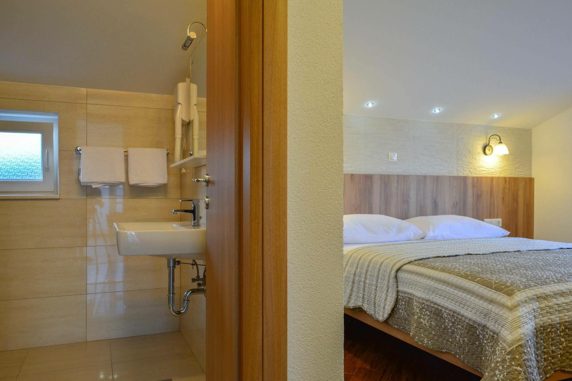 Luxury Apartments Villa Tea โตรกีร์ ภายนอก รูปภาพ