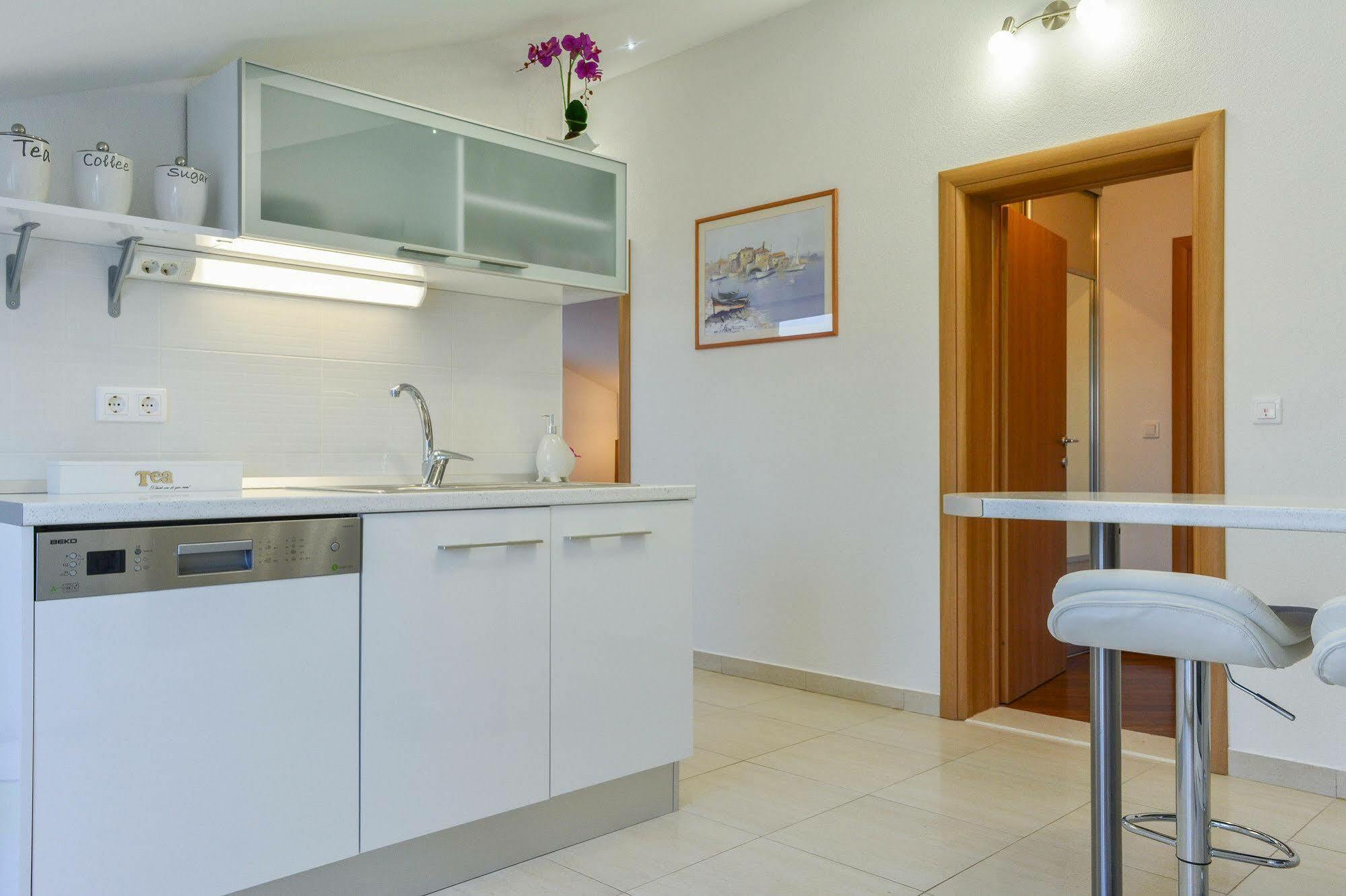 Luxury Apartments Villa Tea โตรกีร์ ภายนอก รูปภาพ