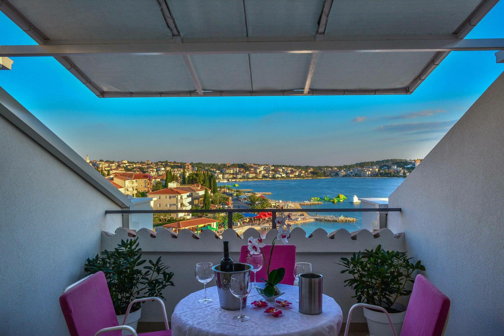 Luxury Apartments Villa Tea โตรกีร์ ภายนอก รูปภาพ