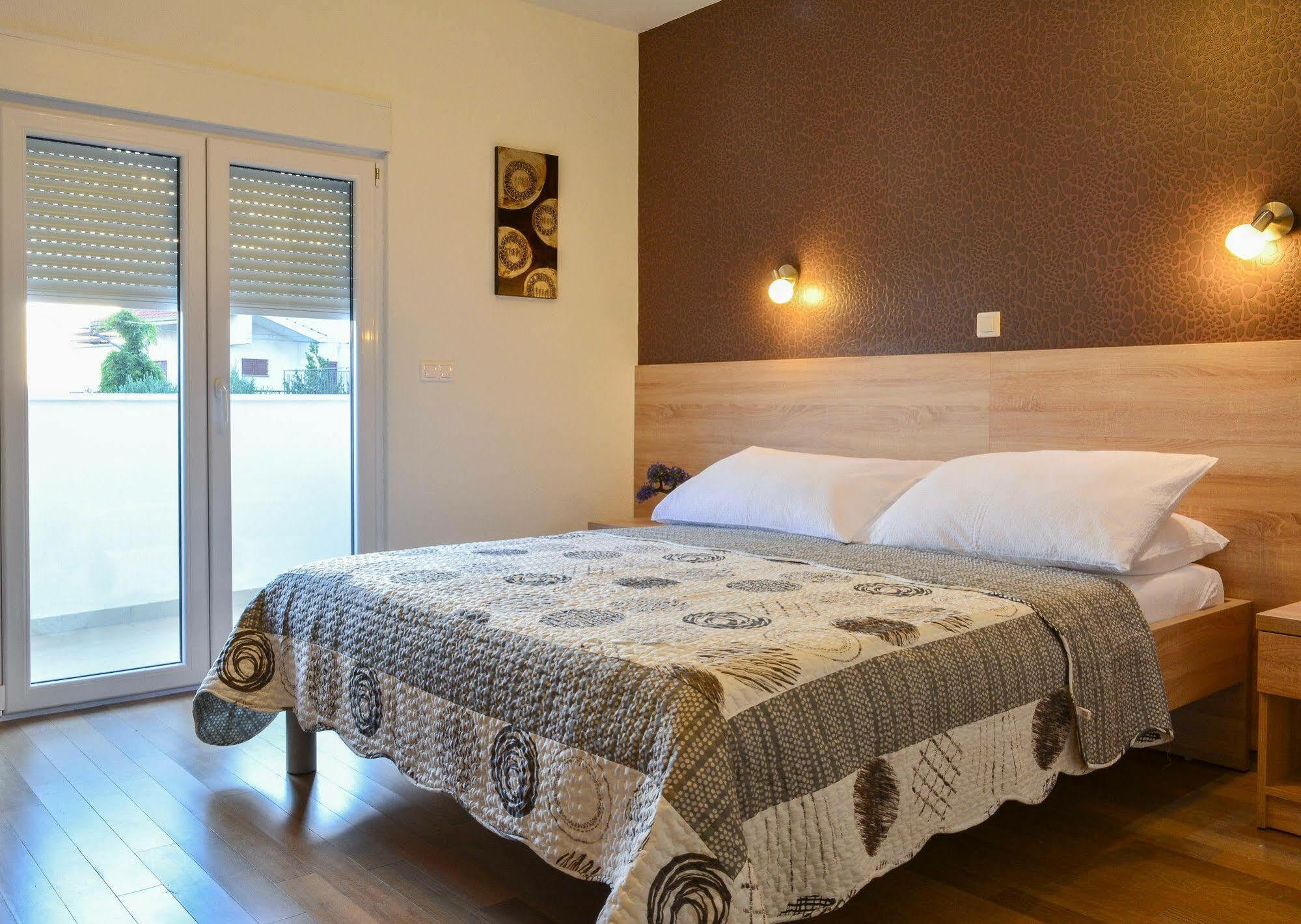 Luxury Apartments Villa Tea โตรกีร์ ภายนอก รูปภาพ