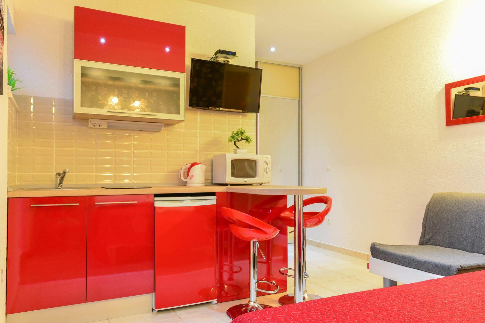 Luxury Apartments Villa Tea โตรกีร์ ภายนอก รูปภาพ