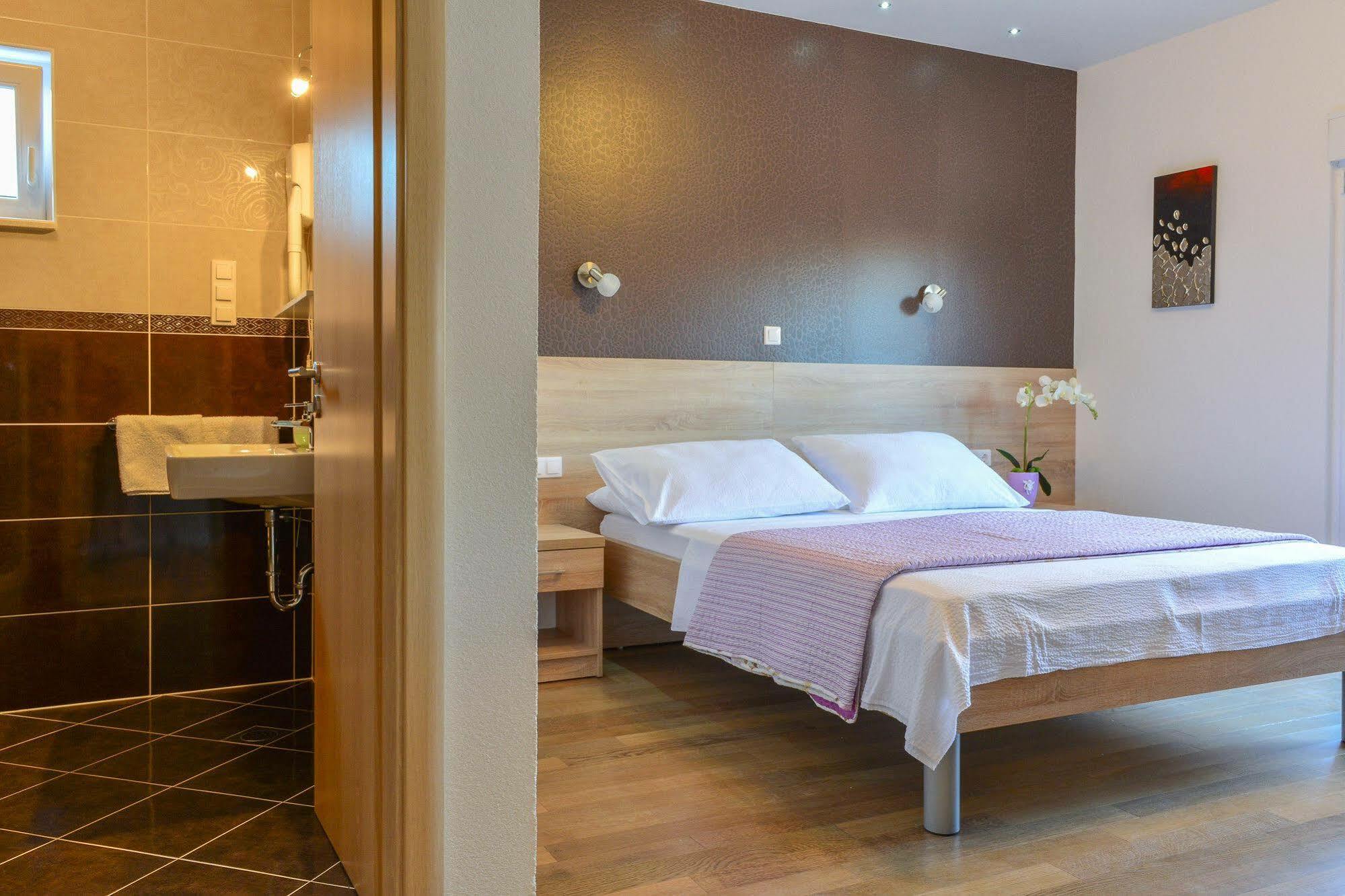 Luxury Apartments Villa Tea โตรกีร์ ภายนอก รูปภาพ