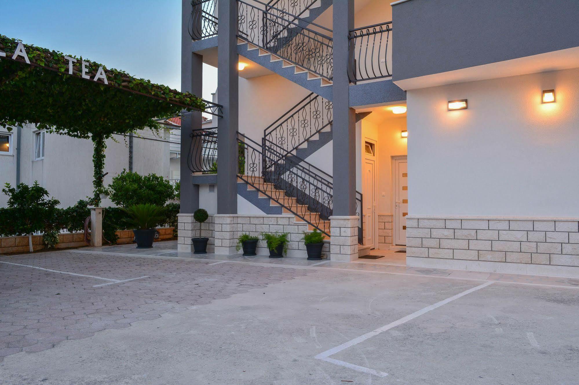 Luxury Apartments Villa Tea โตรกีร์ ภายนอก รูปภาพ